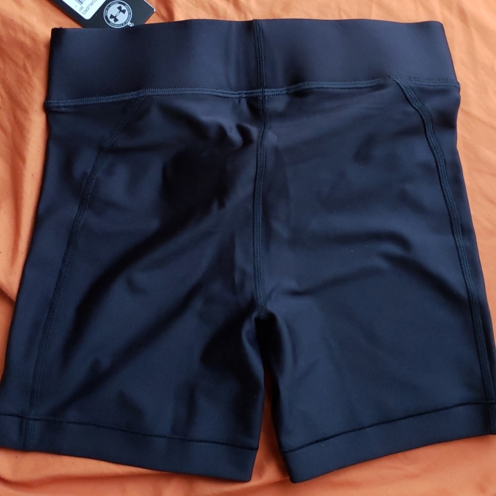 Under Armour Compression Shorts - Picture 2 of 3